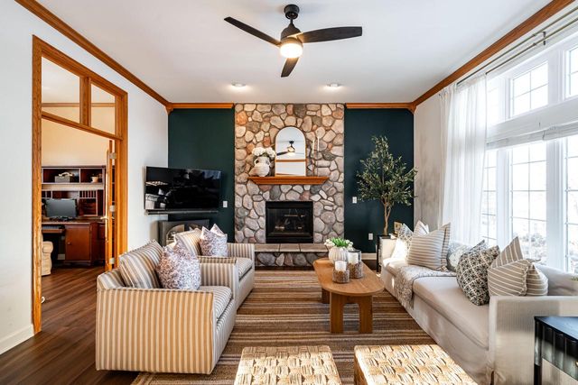 841 Summer Creek ROAD, Oconomowoc, WI 53066