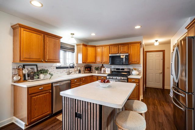 841 Summer Creek ROAD, Oconomowoc, WI 53066