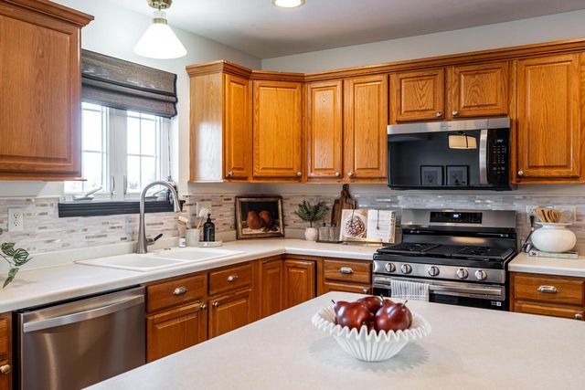 841 Summer Creek ROAD, Oconomowoc, WI 53066