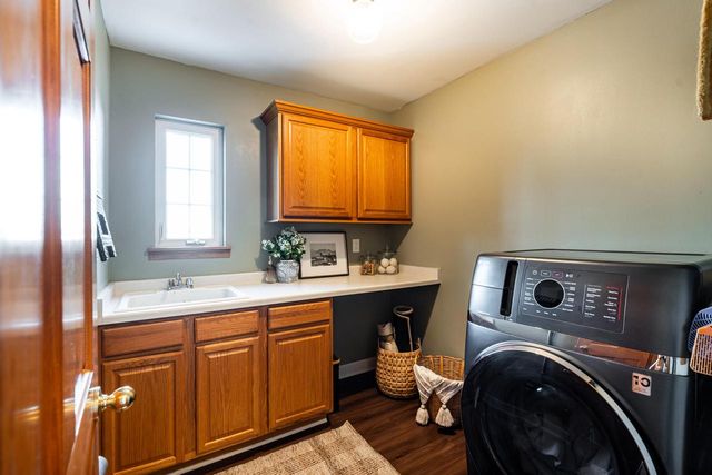 841 Summer Creek ROAD, Oconomowoc, WI 53066