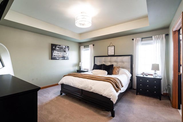 841 Summer Creek ROAD, Oconomowoc, WI 53066