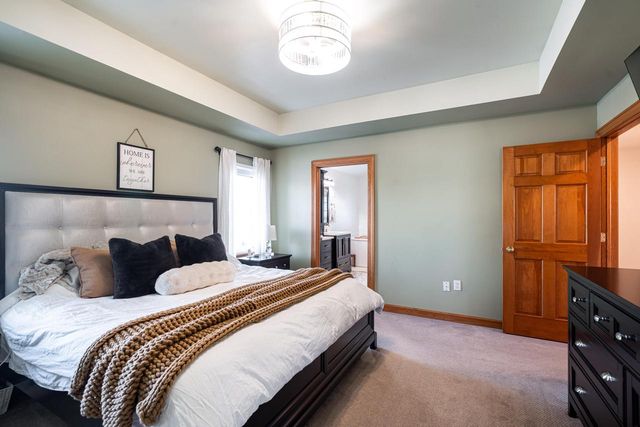 841 Summer Creek ROAD, Oconomowoc, WI 53066