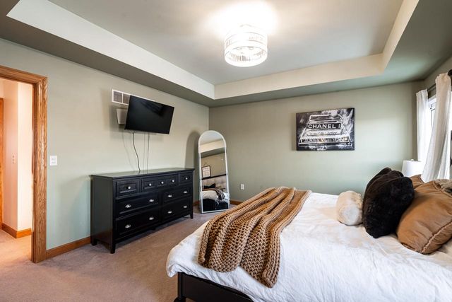 841 Summer Creek ROAD, Oconomowoc, WI 53066