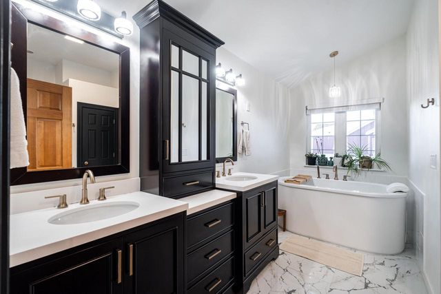 841 Summer Creek ROAD, Oconomowoc, WI 53066