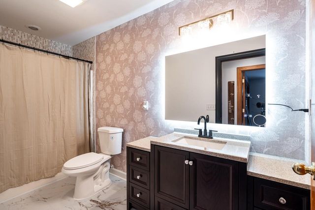 841 Summer Creek ROAD, Oconomowoc, WI 53066