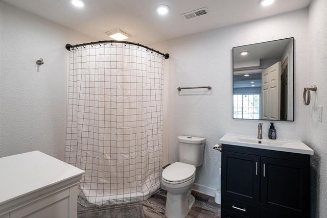 841 Summer Creek ROAD, Oconomowoc, WI 53066