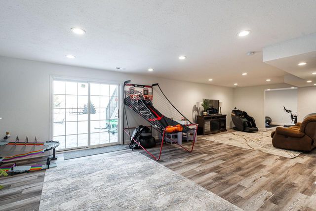 841 Summer Creek ROAD, Oconomowoc, WI 53066