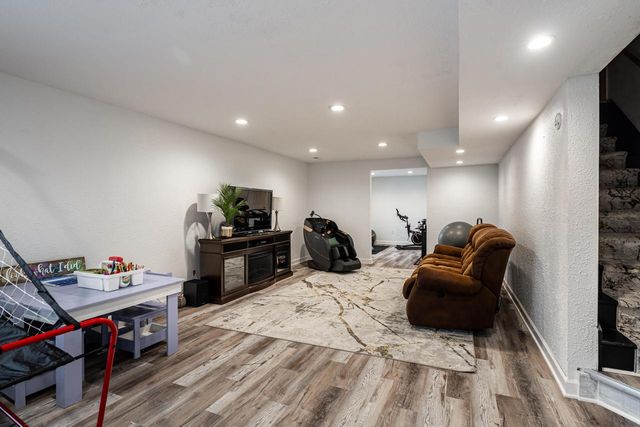 841 Summer Creek ROAD, Oconomowoc, WI 53066