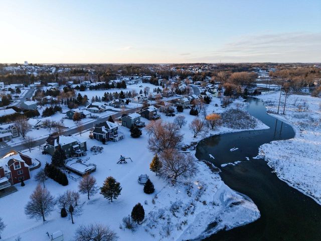 841 Summer Creek ROAD, Oconomowoc, WI 53066