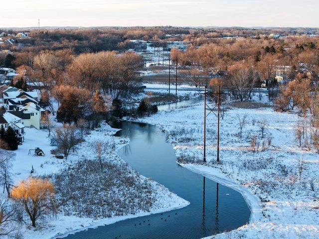 841 Summer Creek ROAD, Oconomowoc, WI 53066