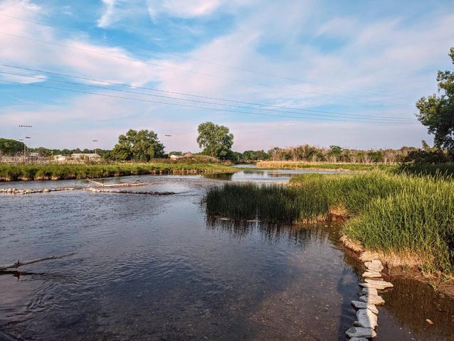 841 Summer Creek ROAD, Oconomowoc, WI 53066