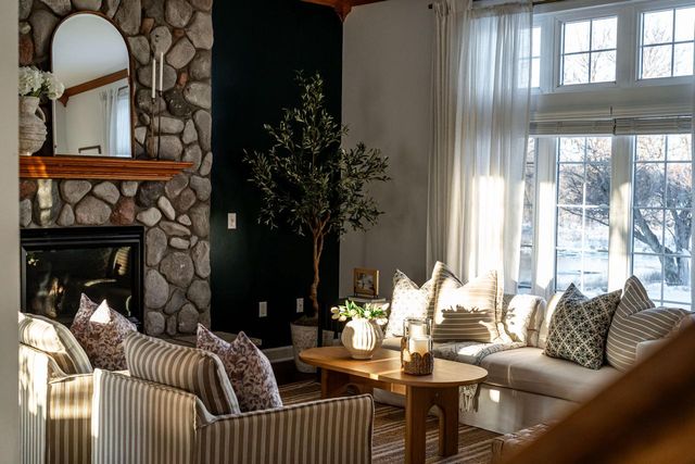 841 Summer Creek ROAD, Oconomowoc, WI 53066