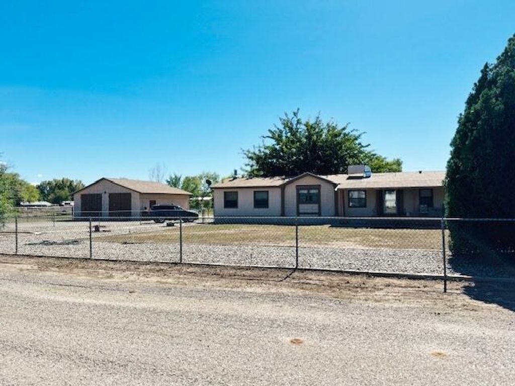 875 LOMAX Avenue, Bosque Farms, NM 87068