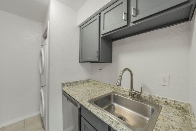 6202 Skyline Drive 10, Houston, TX 77057