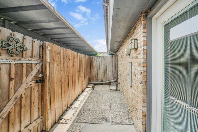 6202 Skyline Drive 10, Houston, TX 77057