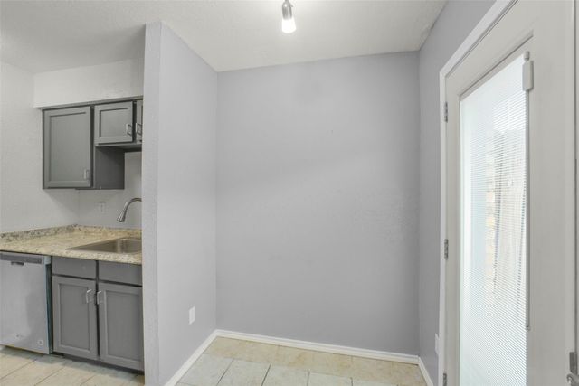 6202 Skyline Drive 10, Houston, TX 77057