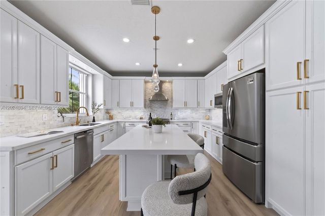 2432 Deer Creek Road, Weston, FL 33327