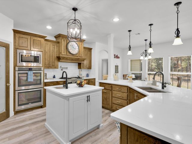 1255 Greg Street, Azle, TX 76020