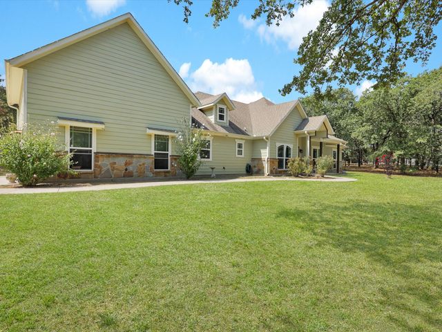 1255 Greg Street, Azle, TX 76020