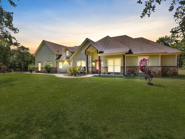 1255 Greg Street, Azle, TX 76020