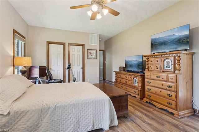 815 Dandy Loop RD, Yorktown, VA 23692