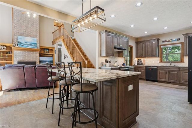 815 Dandy Loop RD, Yorktown, VA 23692