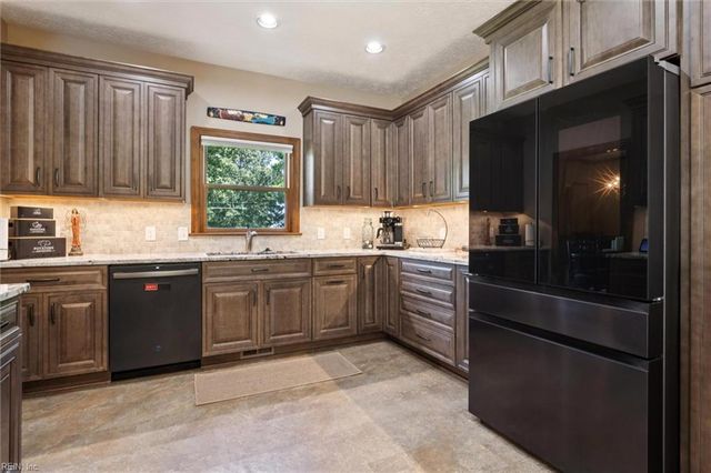 815 Dandy Loop RD, Yorktown, VA 23692