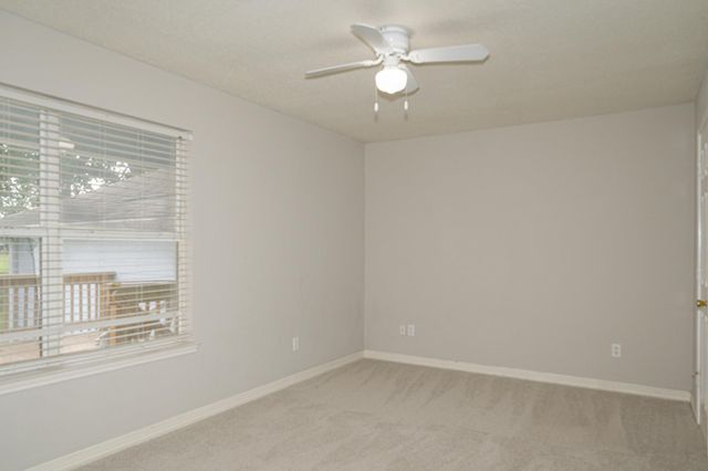450 Biscayne ST, Giddings, TX 78942