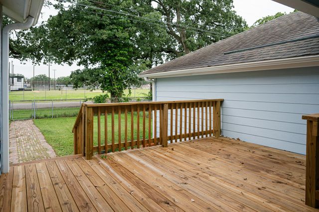 450 Biscayne ST, Giddings, TX 78942