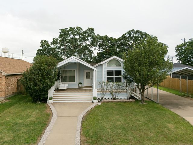 450 Biscayne ST, Giddings, TX 78942