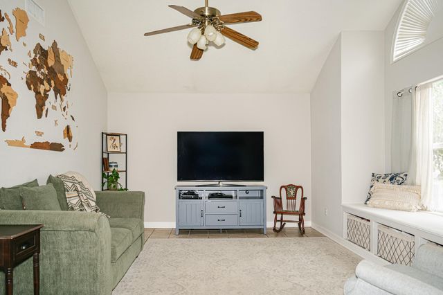 450 Biscayne ST, Giddings, TX 78942