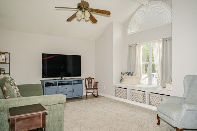 450 Biscayne ST, Giddings, TX 78942