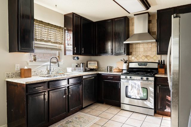 450 Biscayne ST, Giddings, TX 78942
