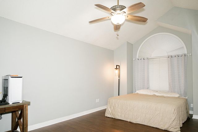 450 Biscayne ST, Giddings, TX 78942