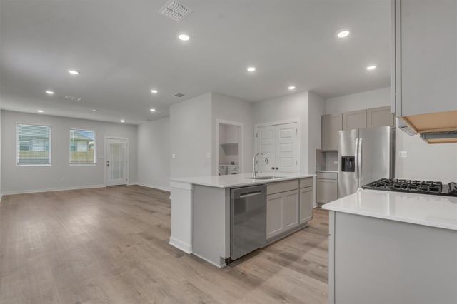 130 Hornet ST, Elgin, TX 78621