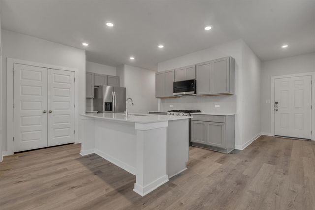 130 Hornet ST, Elgin, TX 78621
