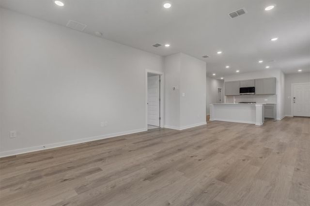 130 Hornet ST, Elgin, TX 78621
