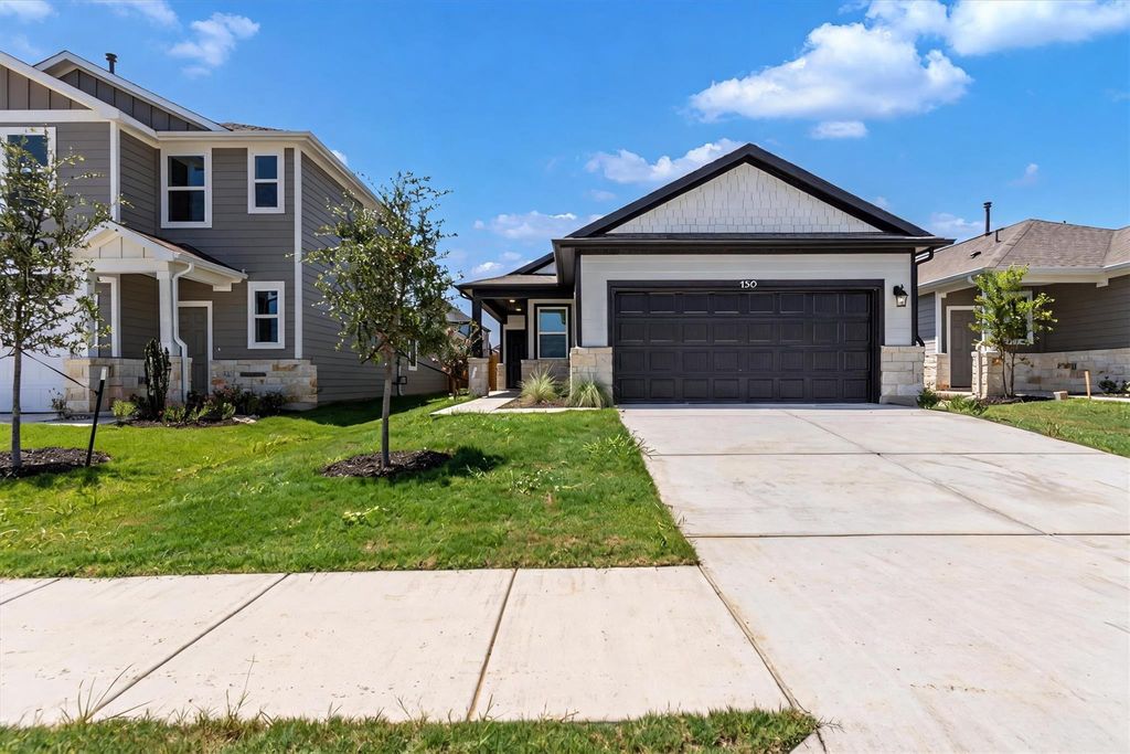130 Hornet ST, Elgin, TX 78621