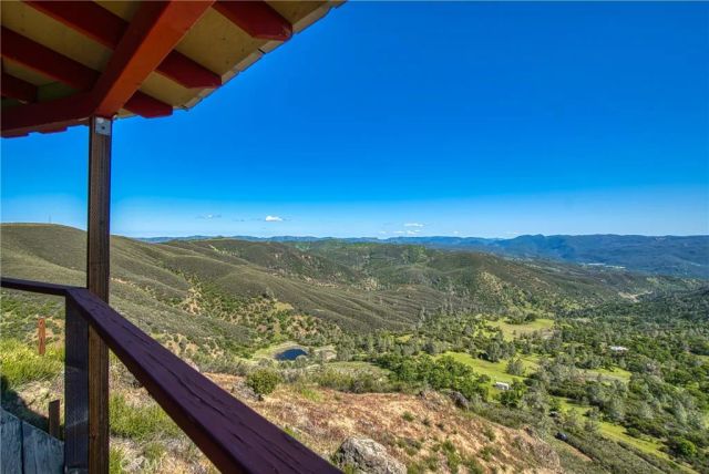 864 Watertrough Road, Clearlake Oaks, CA 95423