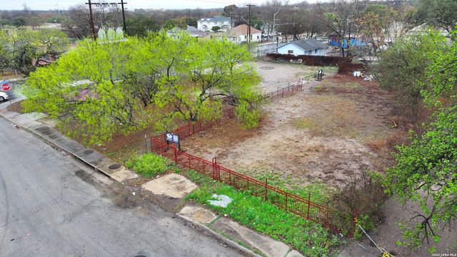 324 Truax, San Antonio, TX 78204