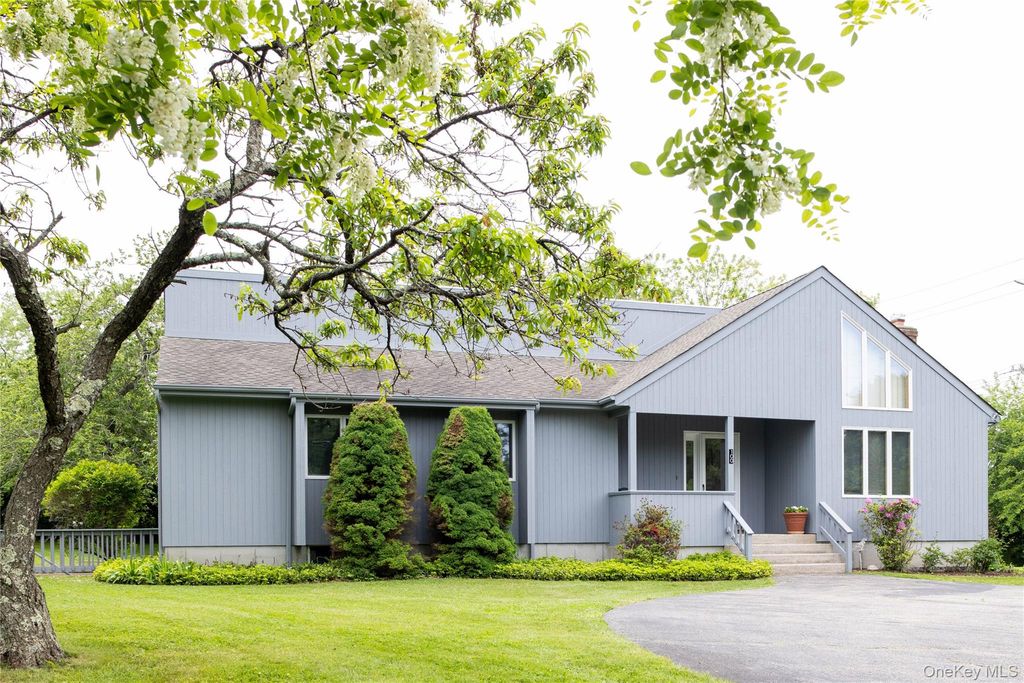 100 Bayberry Lane, Southold, NY 11971