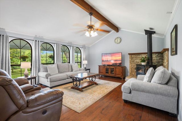 3989 Bob O Link, Gilmer, TX 75645