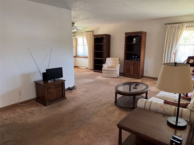 3914 Dosh Road, Des Moines, IA 50310