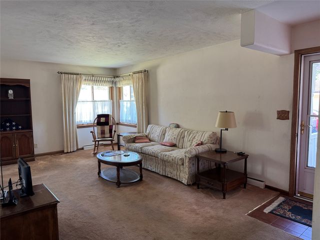 3914 Dosh Road, Des Moines, IA 50310