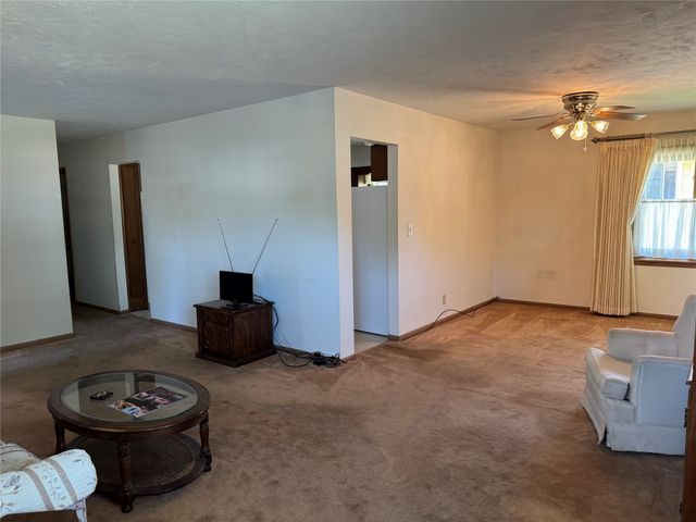 3914 Dosh Road, Des Moines, IA 50310