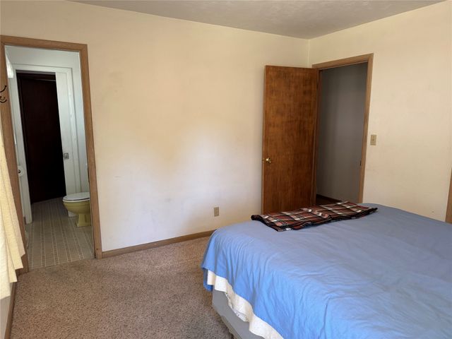 3914 Dosh Road, Des Moines, IA 50310