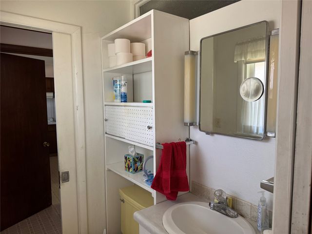 3914 Dosh Road, Des Moines, IA 50310