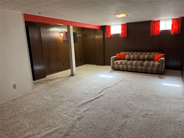 3914 Dosh Road, Des Moines, IA 50310