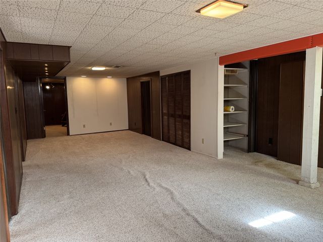 3914 Dosh Road, Des Moines, IA 50310