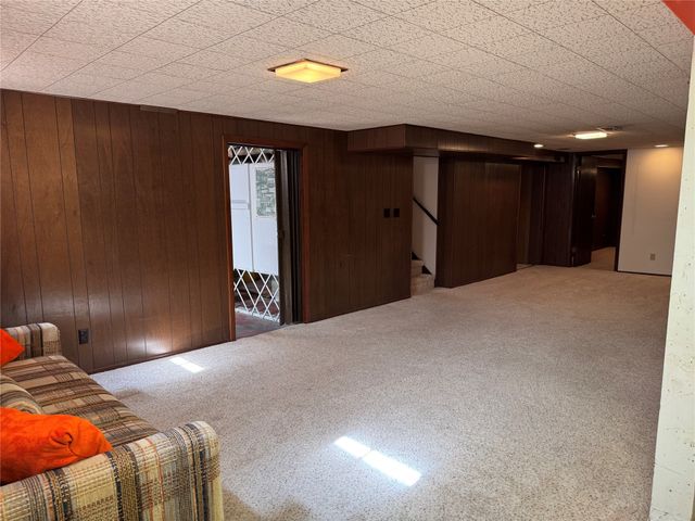 3914 Dosh Road, Des Moines, IA 50310